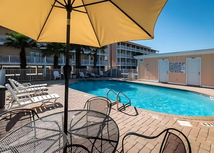 Across The Street From Beach With 2 Pools