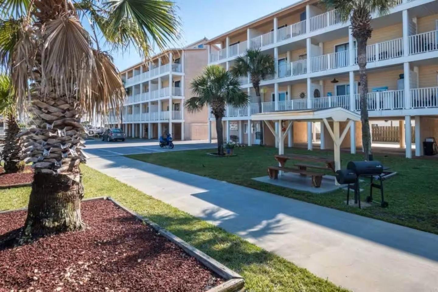 Across The Street From With 2 Pools Apartment Panama City Beach