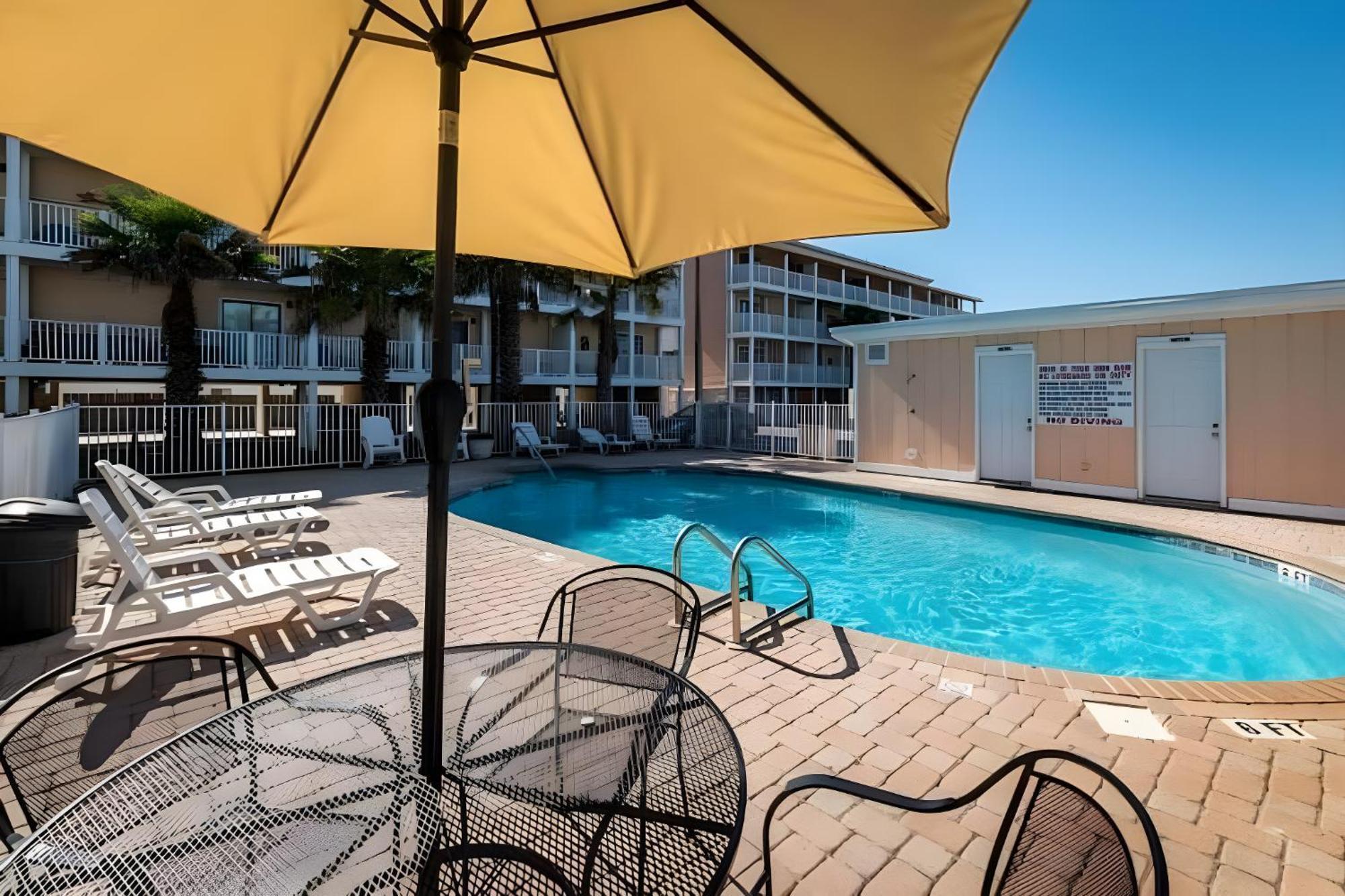 Across The Street From With 2 Pools Apartment *